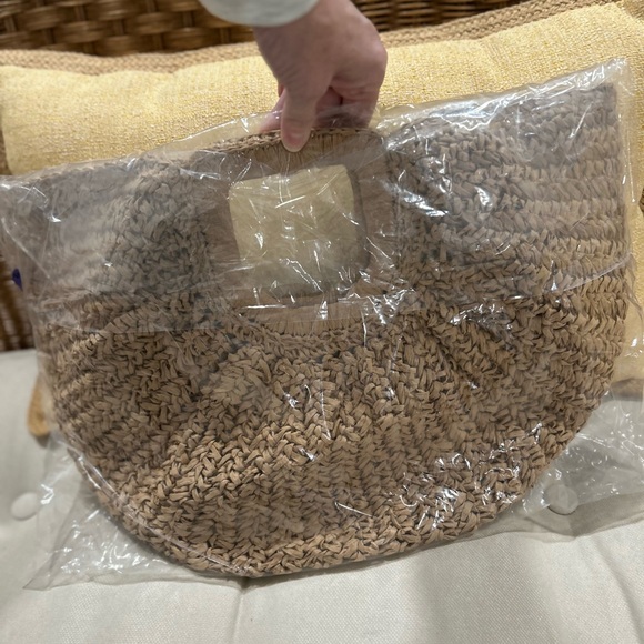 Ramla Natural Straw Half-Moon Bag With Woven Texture Wooden Handle Bohemian NEW - Picture 3 of 7